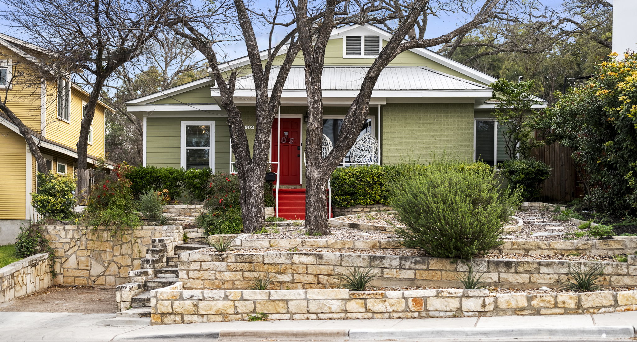902 E Live Oak St